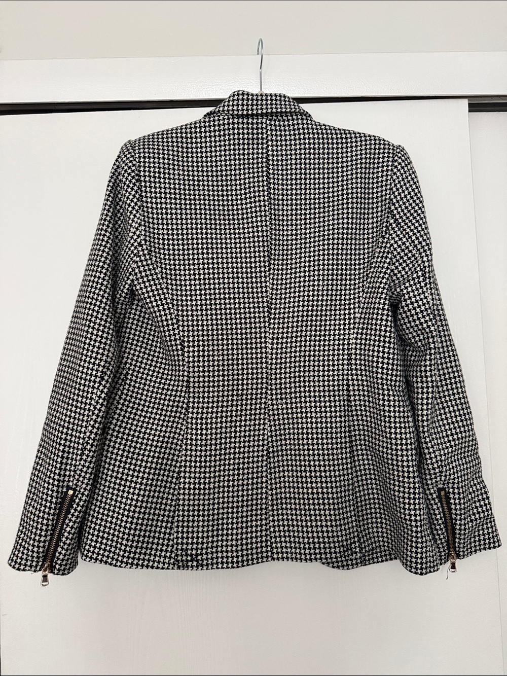Blazer - Picture 2 of 2